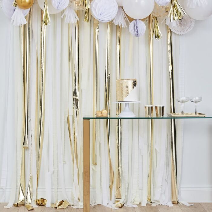GOLD METALLIC PARTY STREAMERS BACKDROP